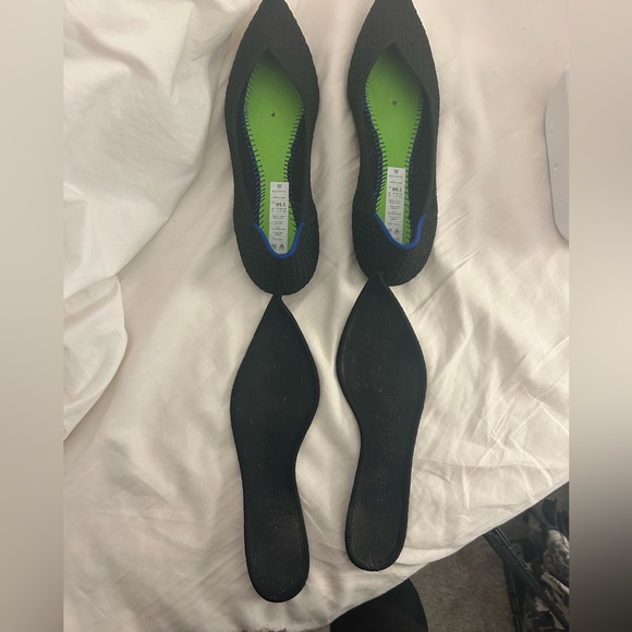 6.5 Black pointed toe Rothy’s - Picture 6 of 6